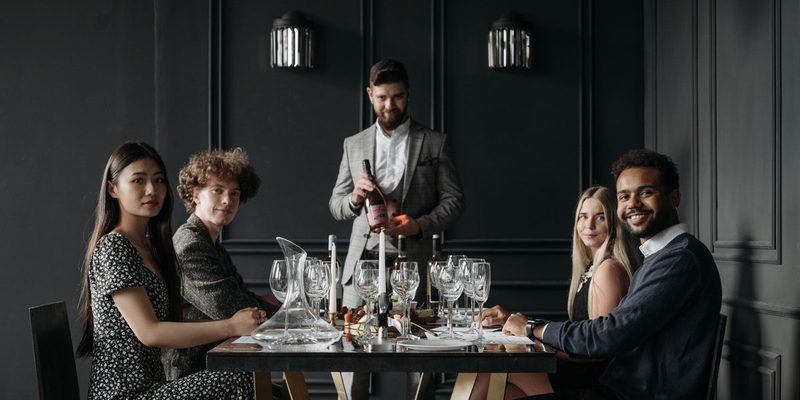 Meet Straight Singles over Dinner in Coventry
