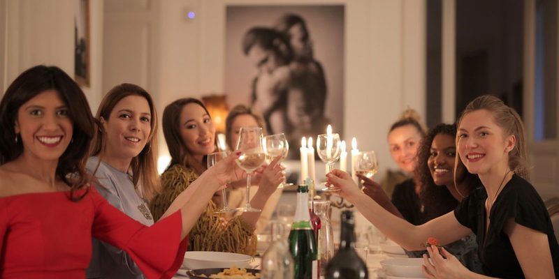 Meet Lesbian Singles over Dinner in Macclesfield