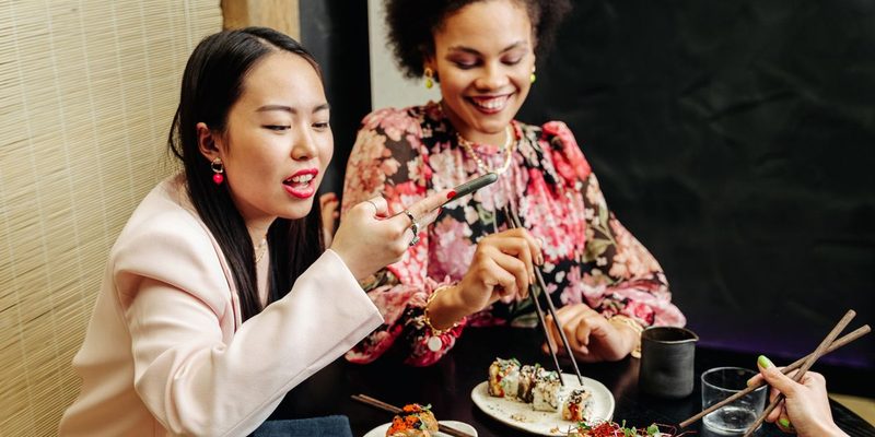 Meet Lesbian Singles over Dinner in Melksham
