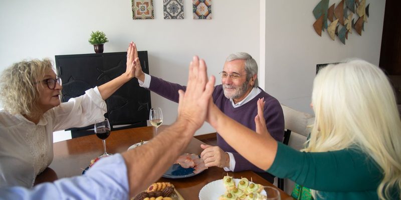 Meet Straight Singles over Dinner in Thorne