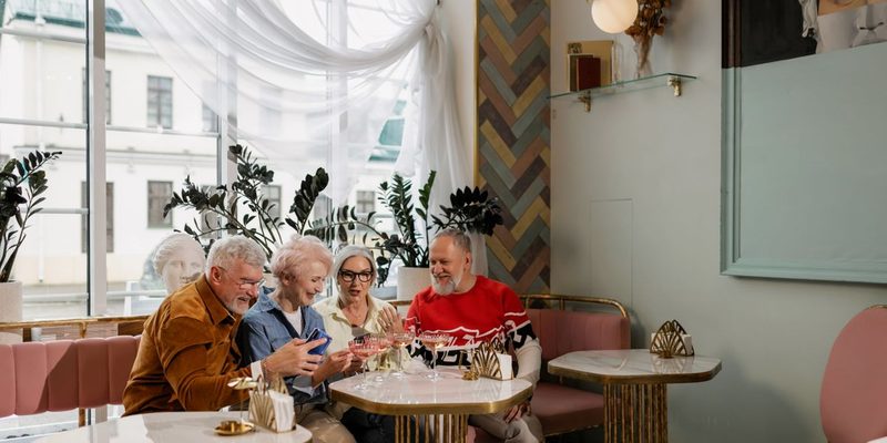 Meet Straight Singles over Dinner in Bath