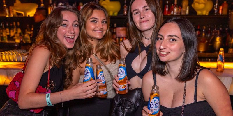 Meet Lesbian Singles over Drinks in Peebles