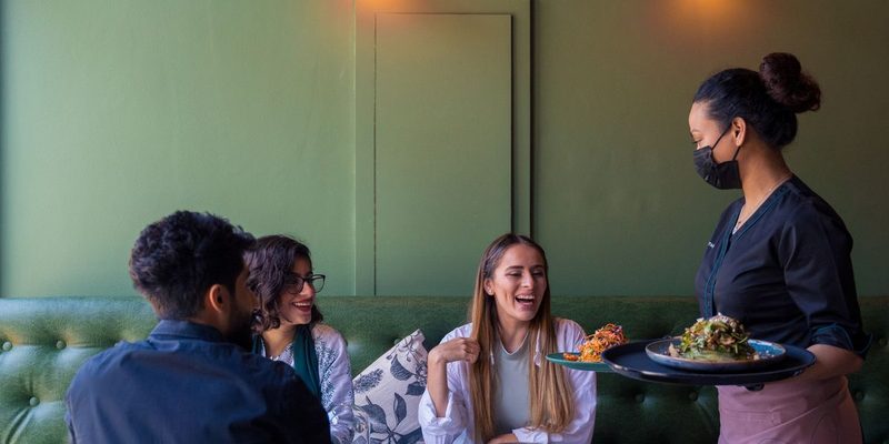 Meet Straight Singles over Lunch in Thorne