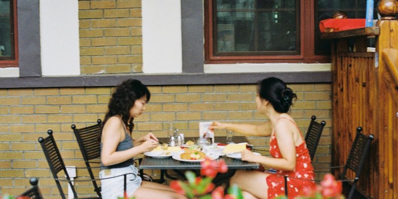 Meet Lesbian Singles over Lunch in Grimsby