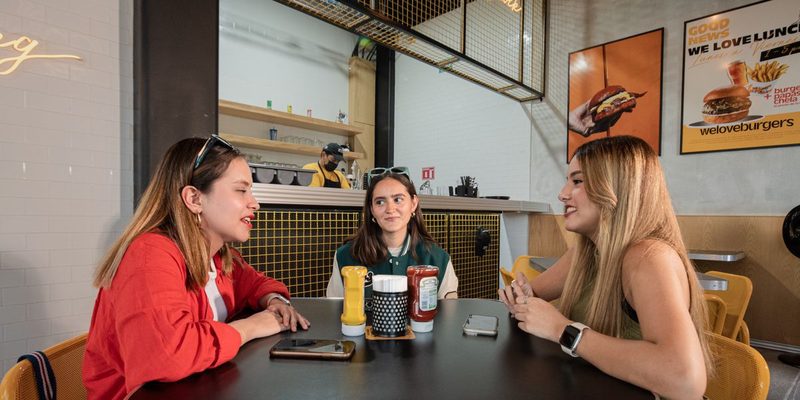 Meet Lesbian Singles over Lunch in Southend-on-Sea